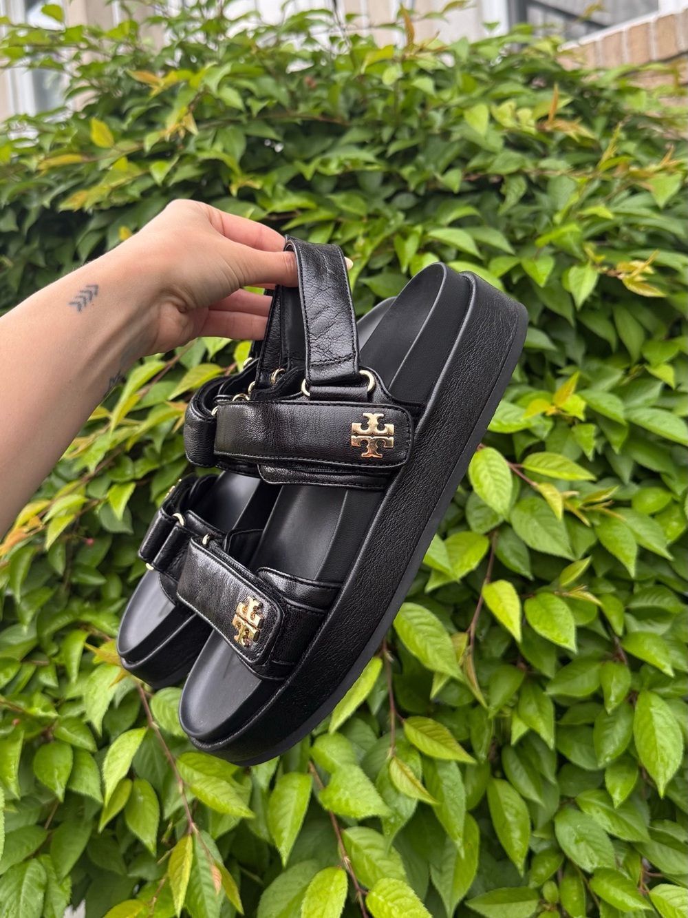 Tory Burch Kira Sport Sandal NWOT Black Leather Gold - Picture 5 of 7